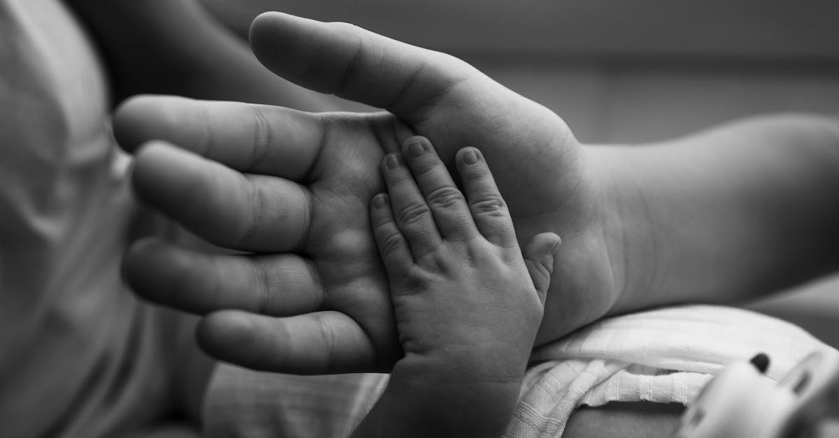 découvrez l'importance des soins dentaires pour bébés et apprenez des conseils pratiques pour maintenir une bonne hygiène bucco-dentaire dès le plus jeune âge. protégez le sourire de votre enfant et prévenez les problèmes dentaires futurs.