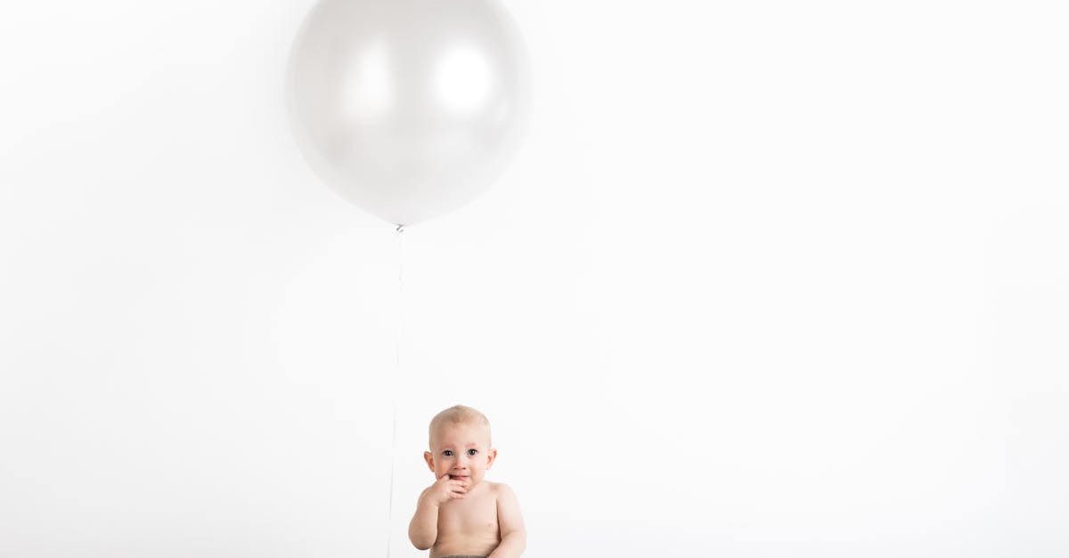 découvrez l'art de la photographie de bébé, capturant des moments précieux et des sourires adorables. immortalisez chaque étape de la croissance de votre enfant avec des séances photos créatives et professionnelles, pour des souvenirs inoubliables.