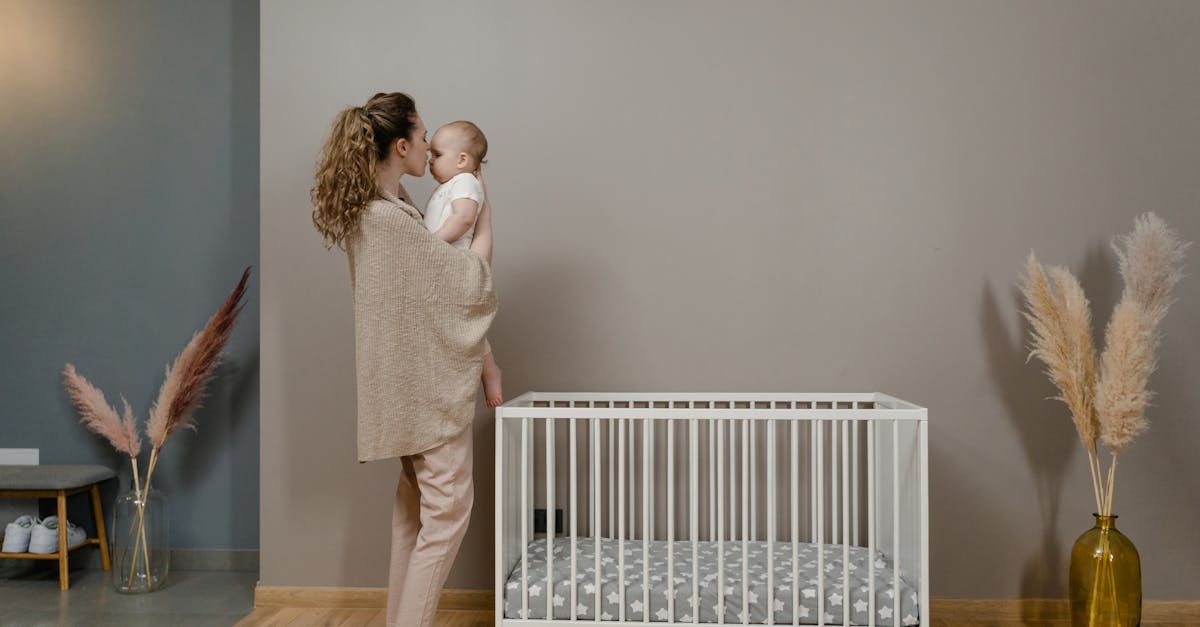 découvrez des idées inspirantes pour la décoration de la chambre de bébé. transformez l'espace de votre petit avec des thèmes doux, des couleurs apaisantes et des accessoires charmants qui allient confort et style.