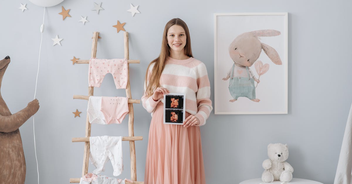 découvrez des idées inspirantes pour la décoration de la chambre de bébé. transformez cet espace en un sanctuaire chaleureux et accueillant grâce à des accessoires, des couleurs apaisantes et des thèmes adorables qui émerveilleront votre petit trésor.