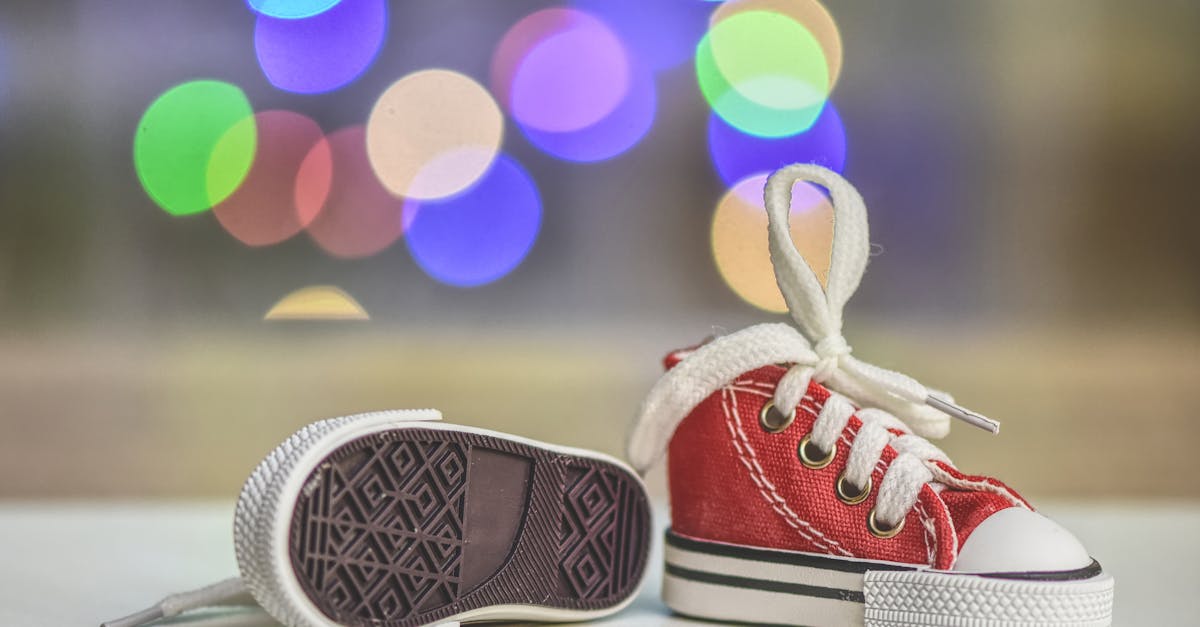 découvrez notre collection de chaussures pour bébés alliant confort et style. des modèles adorables et adaptés à chaque étape de la croissance de votre enfant, conçus pour accompagner leurs premiers pas avec sécurité et douceur.