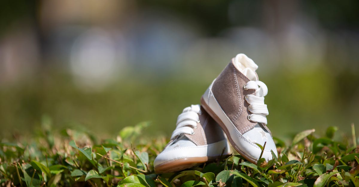 découvrez notre collection de chaussures pour bébés, alliant confort, style et sécurité. idéales pour les petits pas de votre enfant, elles offrent un maintien optimal tout en étant tendances. trouvez la paire parfaite pour chaque occasion !