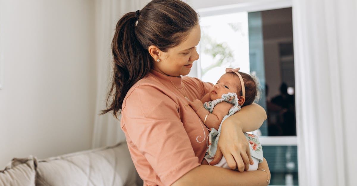 découvrez le sevrage adapté pour votre bébé avec nos conseils pratiques et recettes nutritionnelles. facilitez la transition de l'allaitement vers une alimentation solide tout en assurant le bien-être et la santé de votre enfant.