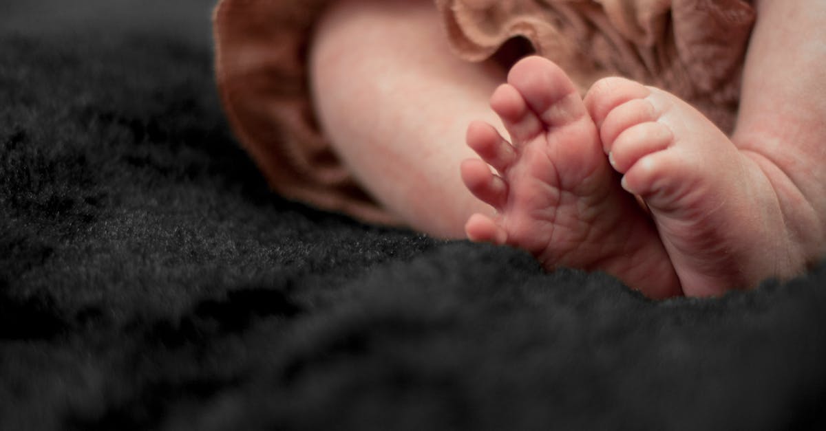 découvrez le portage des bébés, une méthode douce et pratique pour garder votre enfant près de vous tout en facilitant vos activités quotidiennes. explorez les bienfaits du babywearing pour le développement de votre bébé et le confort des parents.