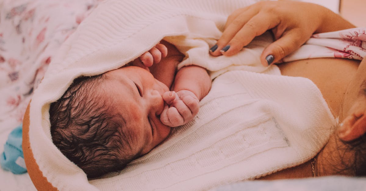 découvrez tout ce qu'il faut savoir sur l'accouchement : étapes, conseils, méthodes et expériences des parents. préparez-vous sereinement à accueillir votre bébé dans ce moment unique et inoubliable.