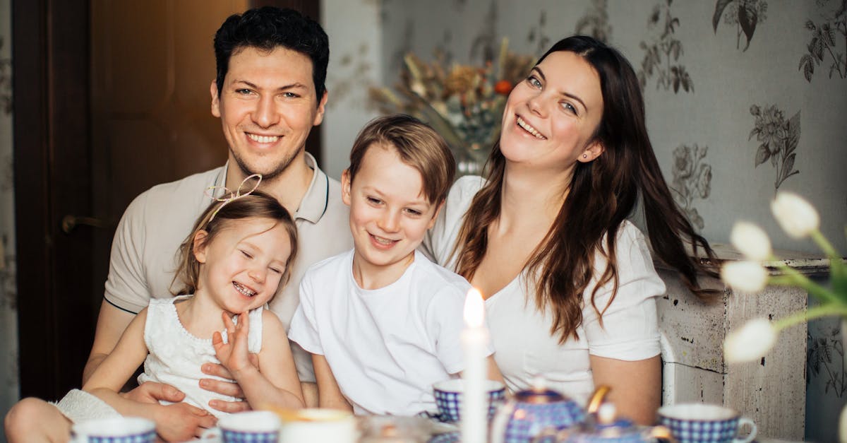 découvrez les clés d'un co-parenting harmonieux : conseils, stratégies et expériences pour réussit l'éducation des enfants en commun tout en préservant des relations sereines entre les parents.