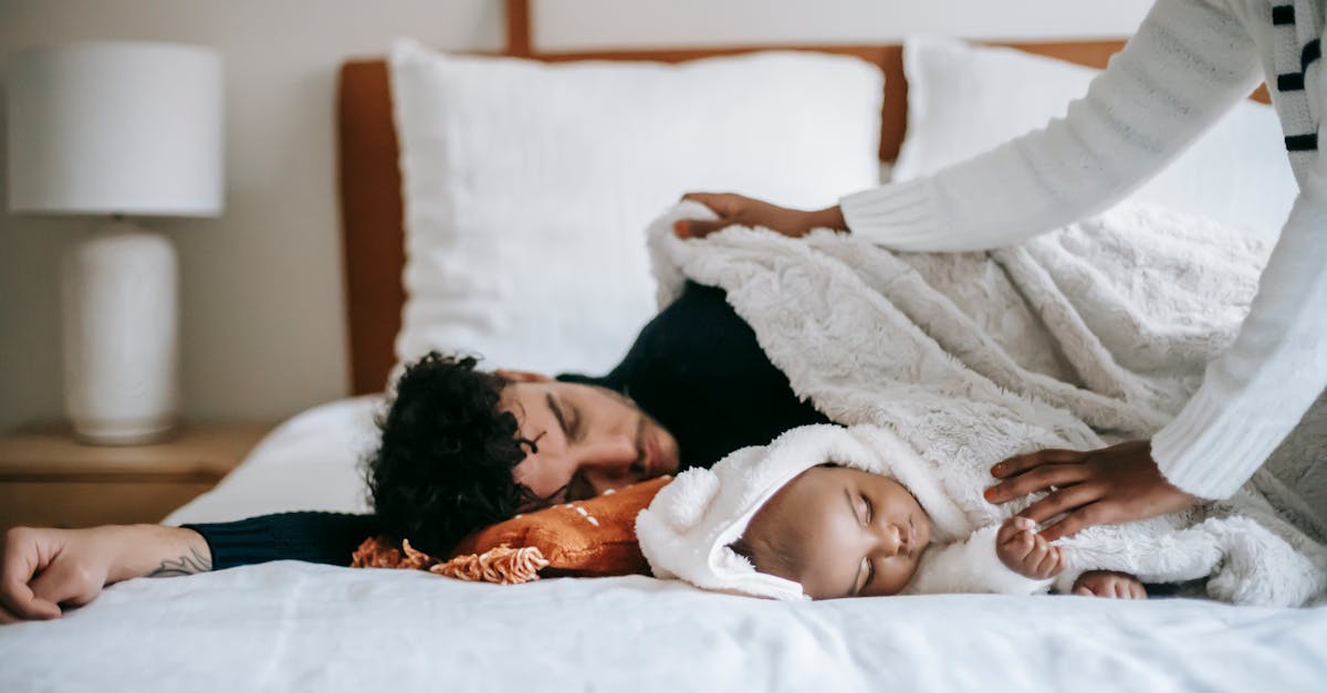 découvrez les risques du co-sleeping pour la sécurité et le bien-être de votre bébé. apprenez les précautions à prendre et les alternatives sûres pour des nuits paisibles en famille.
