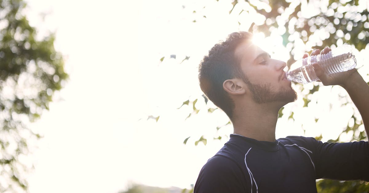 découvrez l'importance de l'hydratation pour votre santé et votre bien-être. apprenez comment maintenir un équilibre optimal de liquides, les effets de la déshydratation et des conseils pratiques pour rester hydraté tout au long de la journée.