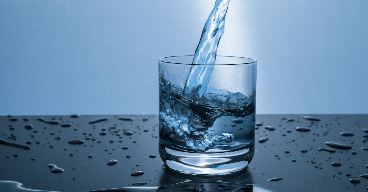 découvrez l'importance de l'hydratation pour votre santé et votre bien-être. apprenez comment rester hydraté tout au long de la journée avec des conseils pratiques et des astuces pour intégrer plus de liquides dans votre alimentation.