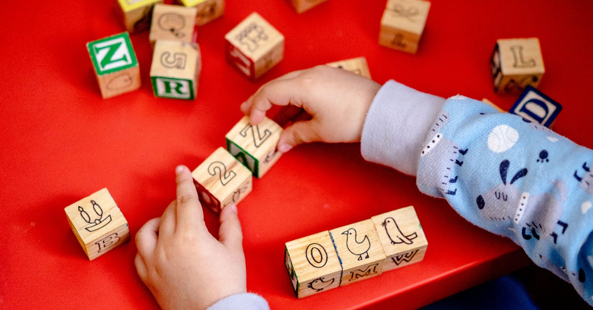 découvrez les étapes clés du développement du langage chez l'enfant, des premières babillades aux phrases complexes. apprenez comment stimuler cette évolution essentielle grâce à des jeux et des activités adaptées.