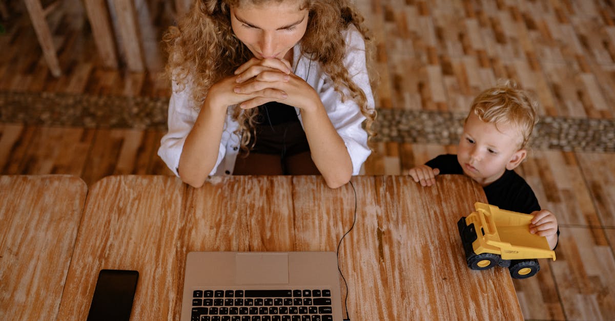 découvrez comment gérer le stress lié à la parentalité avec des conseils pratiques et des stratégies efficaces. apprenez à équilibrer votre bien-être et celui de vos enfants tout en surmontant les défis quotidiens de l'éducation.