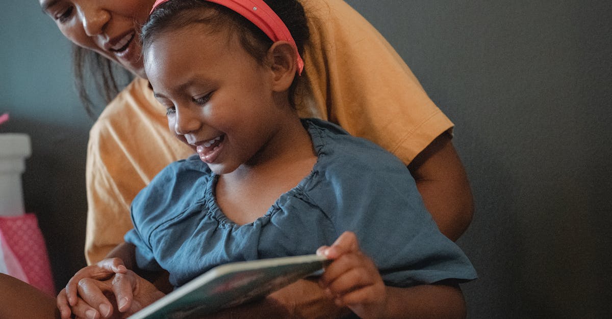 découvrez les principes du parenting positif pour élever des enfants confiants et heureux. apprenez des techniques bienveillantes qui favorisent une communication ouverte et une relation harmonieuse en famille.
