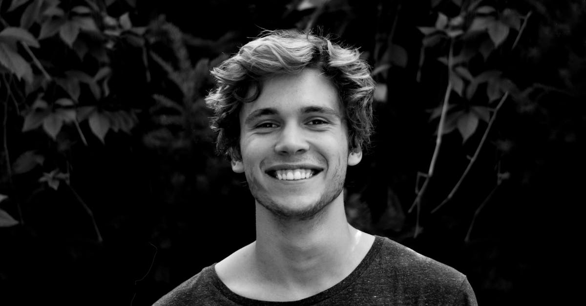 découvrez l'art de sourire avec notre guide complet sur les bienfaits du sourire, des conseils pour égayer votre journée et des astuces pour illuminer le visage des autres. transformez votre quotidien grâce à la magie d'un simple sourire!