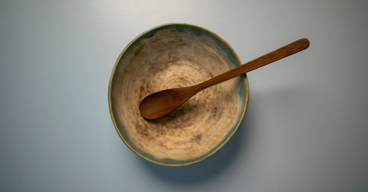découvrez comment évaluer la préparation de votre bébé aux aliments solides. apprenez à reconnaître les signes de readiness et à introduire les solides en toute sécurité pour favoriser une alimentation équilibrée et saine.