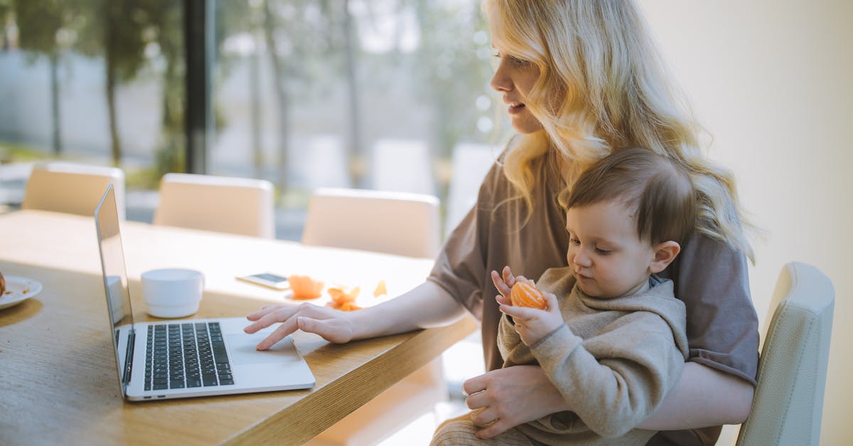 découvrez des solutions efficaces pour soulager les coliques de votre bébé. cette guide vous offre des conseils pratiques et des remèdes naturels pour apaiser les douleurs abdominales et favoriser le bien-être de votre enfant.