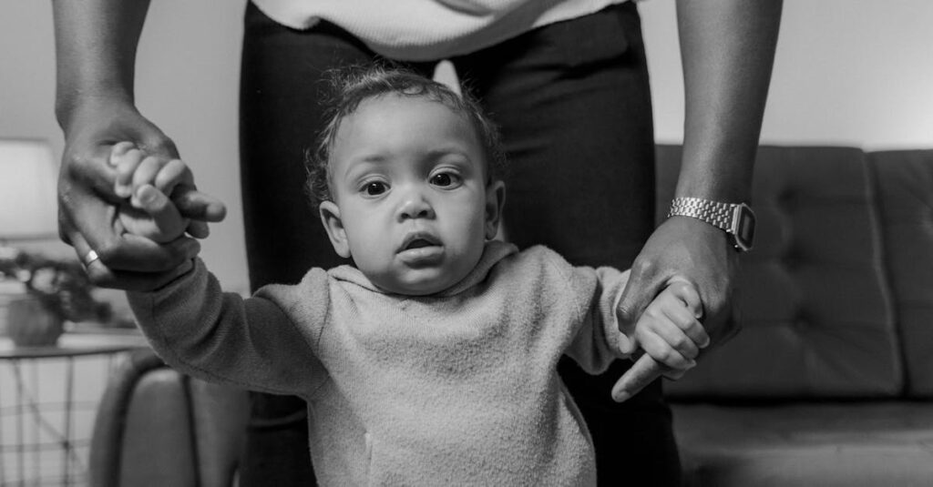 découvrez les différentes étapes du développement de votre bébé, de la naissance à la première année. apprenez comment stimuler ses capacités sensorielles, motrices et cognitives tout au long de cette période cruciale.