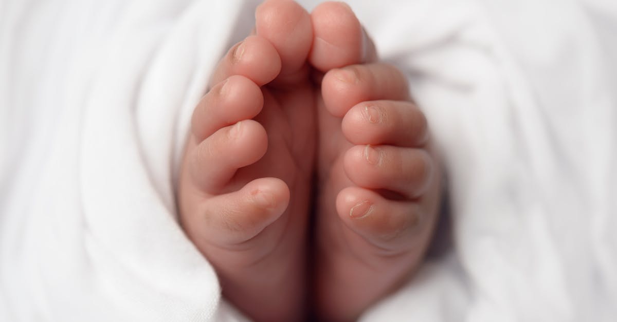 évaluez la croissance de votre bébé avec notre guide complet sur les étapes clés du développement infantile, des courbes de croissance aux conseils pratiques pour suivre la santé de votre enfant.