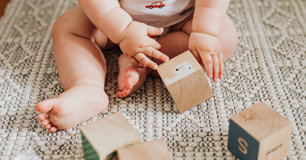 évaluez la croissance de votre bébé avec notre guide complet sur les étapes clés du développement. découvrez des conseils pratiques et des outils pour suivre la santé et le bien-être de votre enfant à chaque étape de sa croissance.