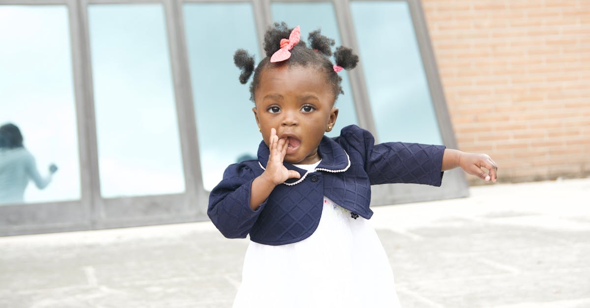 découvrez des idées de coiffures adorables et pratiques pour les bébés. des coupes faciles à réaliser aux styles tendance, notre guide vous aidera à sublimer la chevelure de votre petit tout en garantissant confort et mignonnerie.