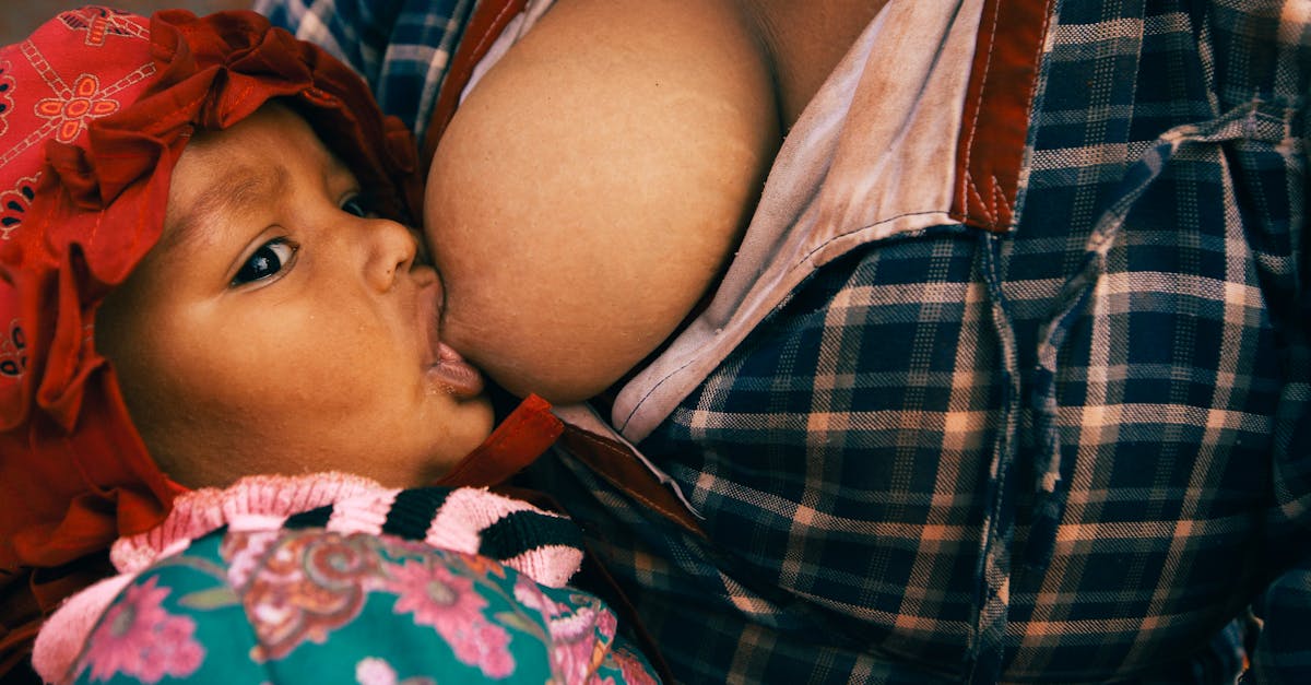 découvrez des conseils essentiels sur la nutrition des bébés, des recettes équilibrées aux conseils d'alimentation adaptés pour assurer une croissance saine et épanouie de votre tout-petit.