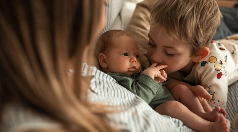 découvrez l'art de la photographie de bébé avec des portraits touchants et créatifs. immortalisez les moments précieux de votre enfant dans un cadre chaleureux et professionnel.