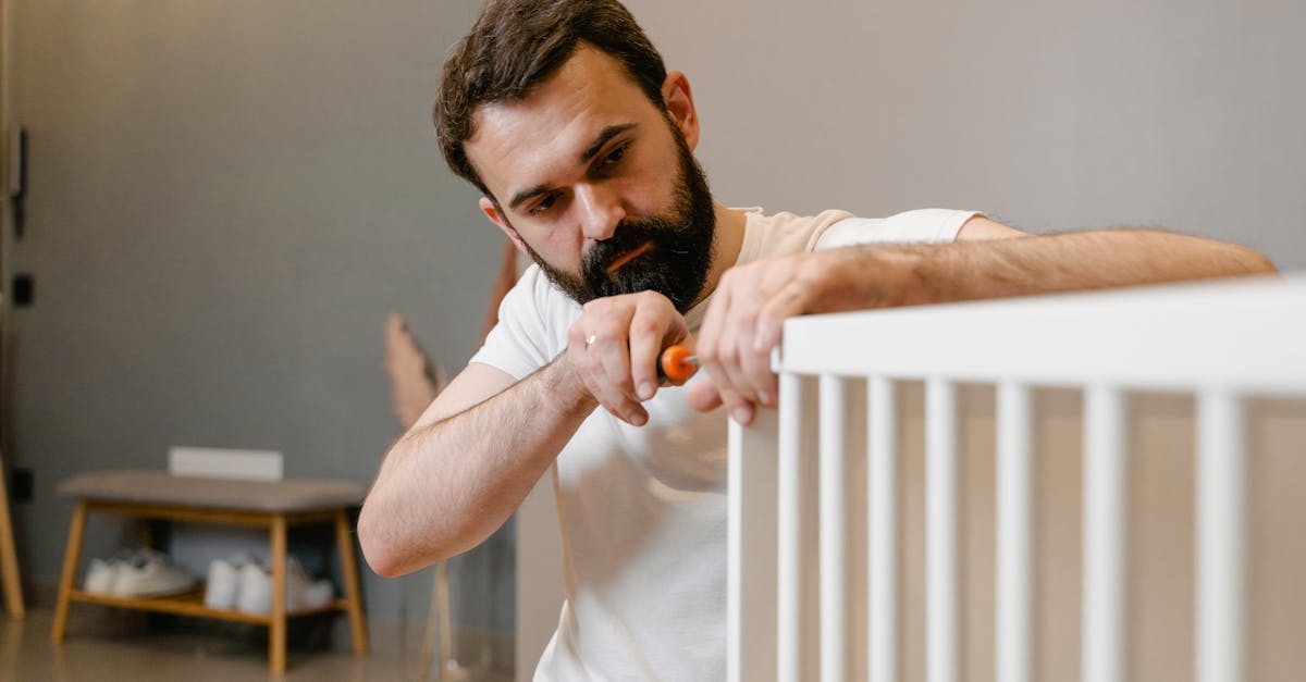 préparez la chambre de bébé avec nos conseils pratiques et inspirations élégantes. créez un espace douillet et sûr pour accueillir votre petit, en choisissant des meubles adaptés et une décoration apaisante.