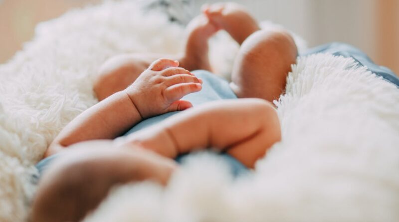 découvrez des conseils et des produits essentiels pour le soin de la peau de votre bébé. assurez-vous que la peau délicate de votre enfant soit douce, hydratée et protégée grâce à notre guide complet sur le soin de la peau des nourrissons.