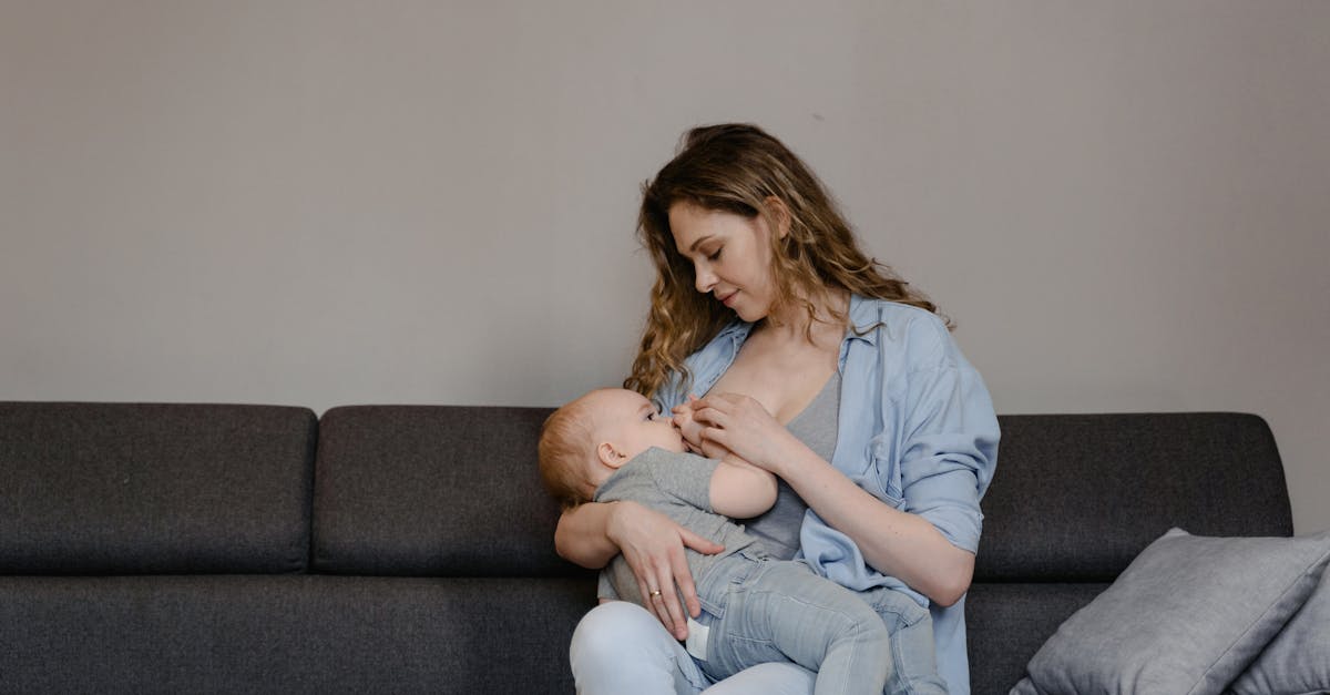 découvrez l'importance de l'allaitement, ses bienfaits pour le nourrisson et la mère, ainsi que des conseils pratiques pour un allaitement réussi.