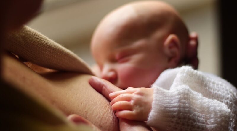 découvrez les bienfaits du lait maternel, une source nutritionnelle essentielle pour les nourrissons. informez-vous sur ses composants uniques, son rôle dans le développement infantile et les conseils pour les mamans. apprenez pourquoi le lait maternel est considéré comme l'or liquide pour la santé de votre bébé.