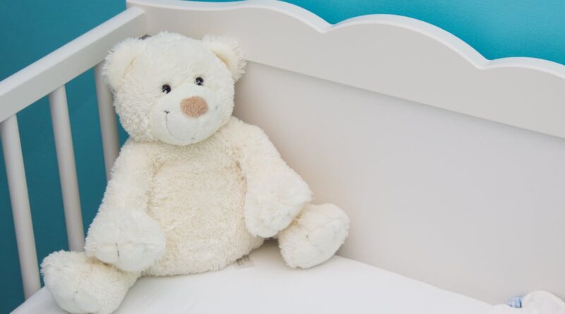 découvrez notre sélection de lits pour bébés, alliant sécurité et confort. nos modèles de cribs sont conçus pour offrir un sommeil paisible à votre enfant tout en s'intégrant harmonieusement dans la décoration de la chambre. explorez nos options variées pour trouver le lit parfait qui accompagnera les doux rêves de votre petit.