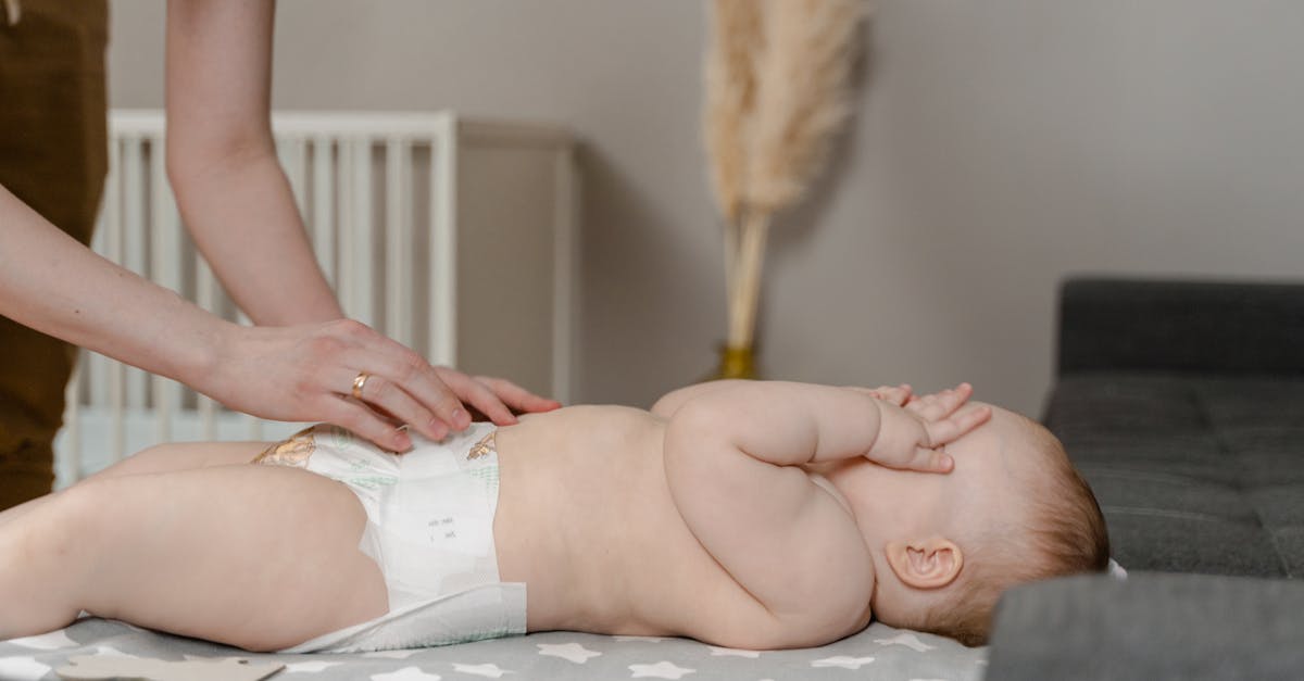 découvrez nos conseils pratiques pour un changement de couche réussi. apprenez les techniques essentielles, les astuces pour le confort de votre bébé et les produits indispensables à avoir. facilitez le moment du change et assurez le bien-être de votre petit.