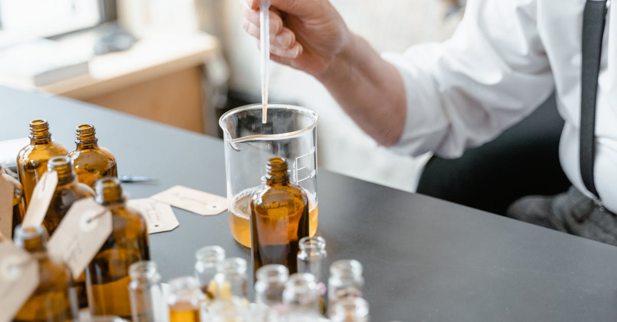 découvrez le monde envoûtant des huiles essentielles. explorez leurs bienfaits pour la santé, le bien-être et l'aromathérapie, tout en apprenant à les utiliser au quotidien pour apaiser votre esprit et revitaliser votre corps.