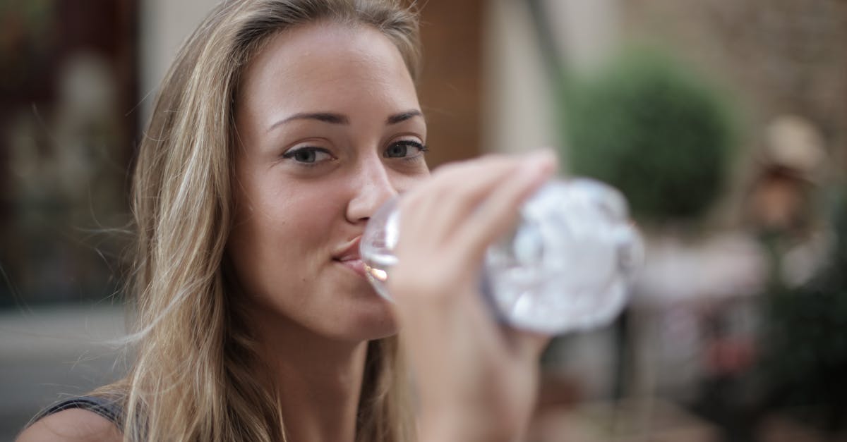 découvrez l'importance de l'hydratation pour votre santé et votre bien-être. apprenez des astuces simples pour rester hydraté tout au long de la journée et améliorer votre performance physique et mentale.