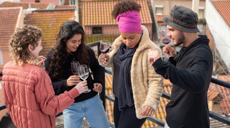 découvrez les richesses du multiculturalisme, une célébration de la diversité culturelle qui favorise l'échange, la tolérance et l'enrichissement mutuel. explorez comment cette approche encourage les interactions entre différentes communautés et contribue à la cohésion sociale.