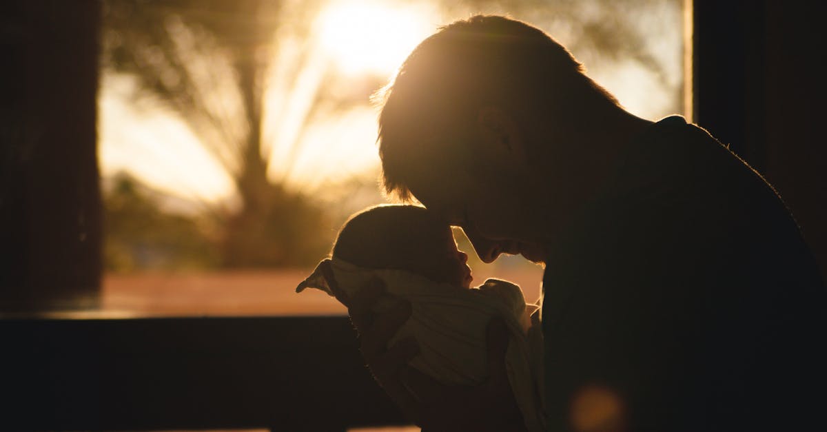 découvrez nos conseils essentiels pour le soin des nouveau-nés. apprenez comment prendre soin de votre bébé avec des techniques éprouvées, des recommandations sur l'alimentation, le sommeil et l'hygiène, pour assurer le bien-être et le développement harmonieux de votre petit.