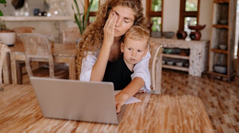 découvrez des conseils pratiques et des stratégies efficaces pour gérer le stress parental. apprenez à équilibrer vos responsabilités tout en préservant votre bien-être et celui de votre famille.
