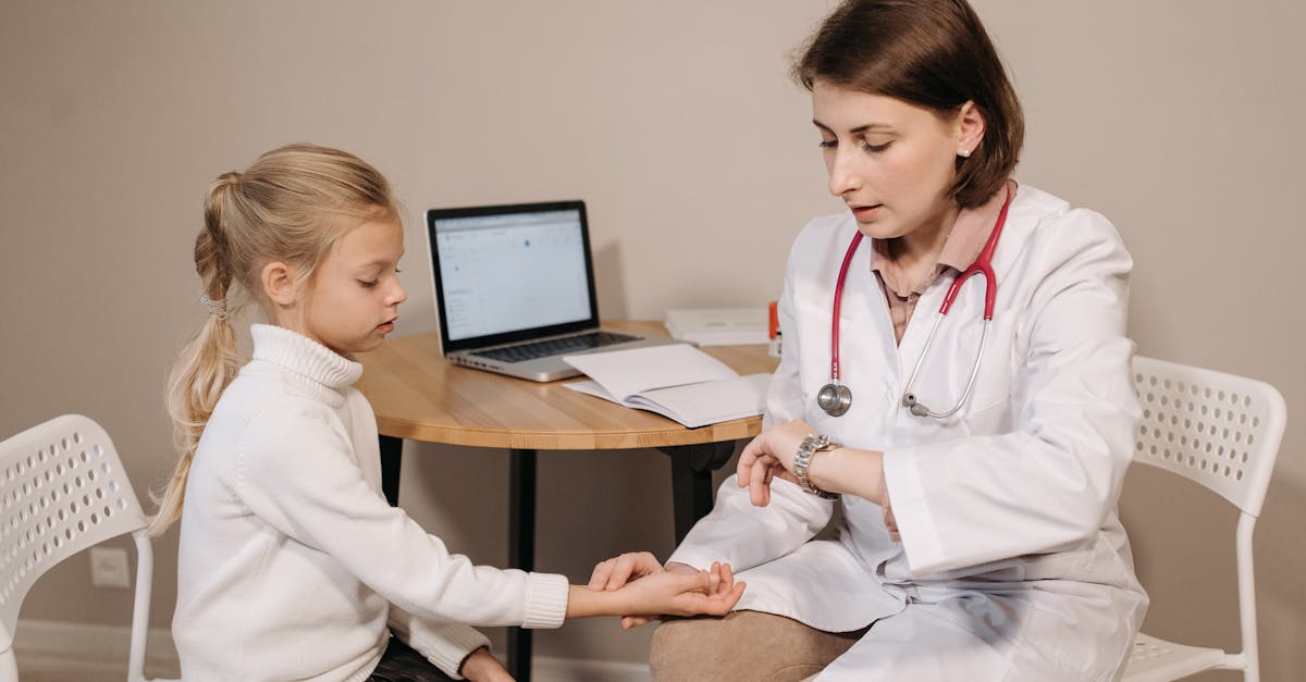 découvrez les services d'un pédiatre qualifié, spécialisé dans le suivi de la santé des enfants de la naissance à l'adolescence. obtenez des conseils sur la vaccination, le développement et les soins préventifs.