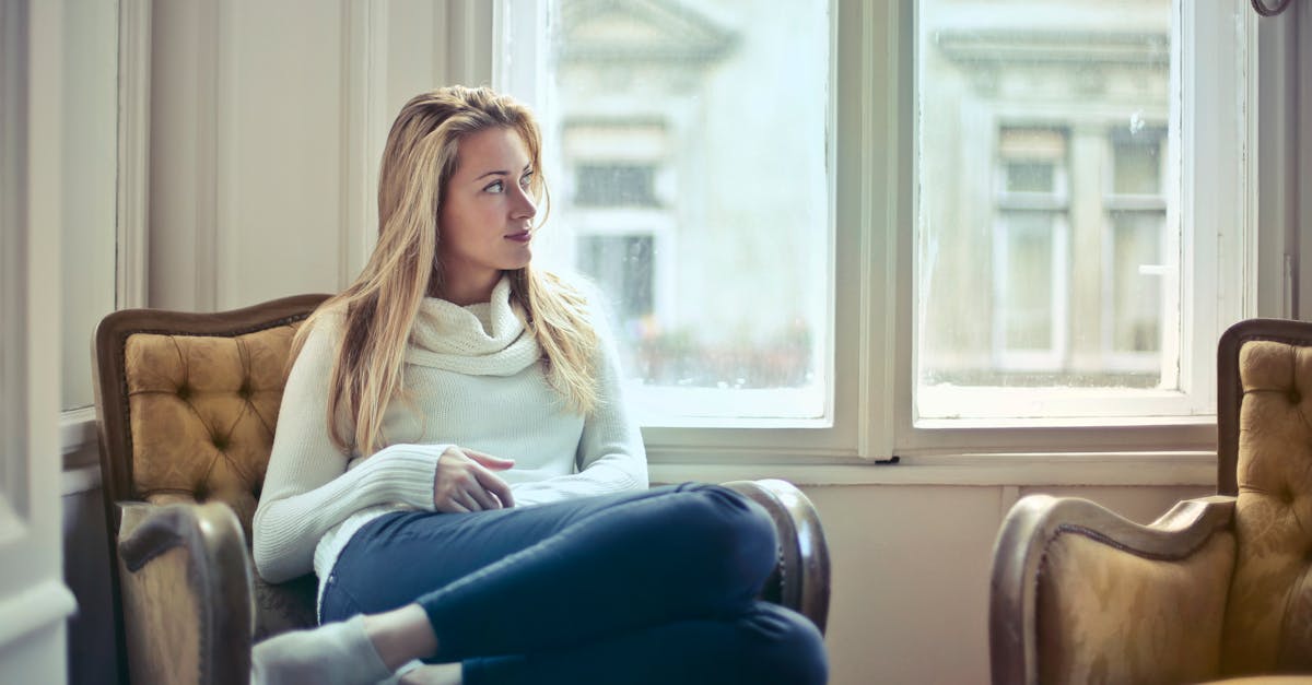 découvrez l'art du sitting, une pratique essentielle pour se détendre et améliorer votre bien-être. apprenez les techniques et les avantages d'une bonne posture pour profiter pleinement de vos moments de repos.