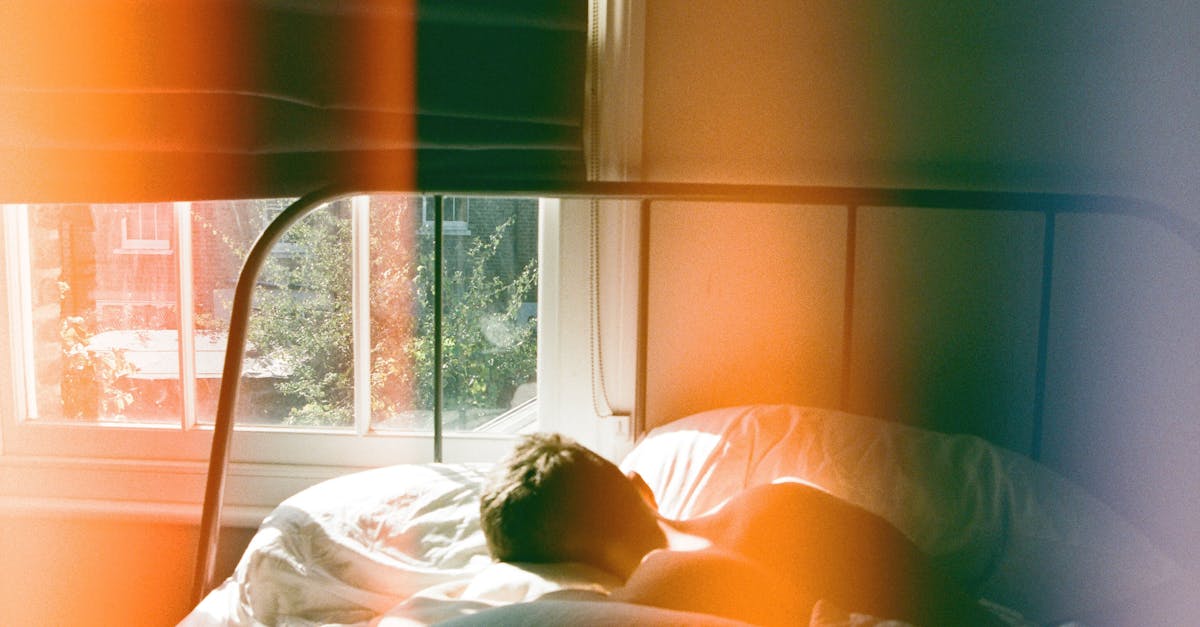 découvrez les causes et solutions aux troubles du sommeil dans notre guide complet. apprenez à mieux comprendre les différents types de perturbations du sommeil et trouvez des conseils pratiques pour améliorer la qualité de votre repos.