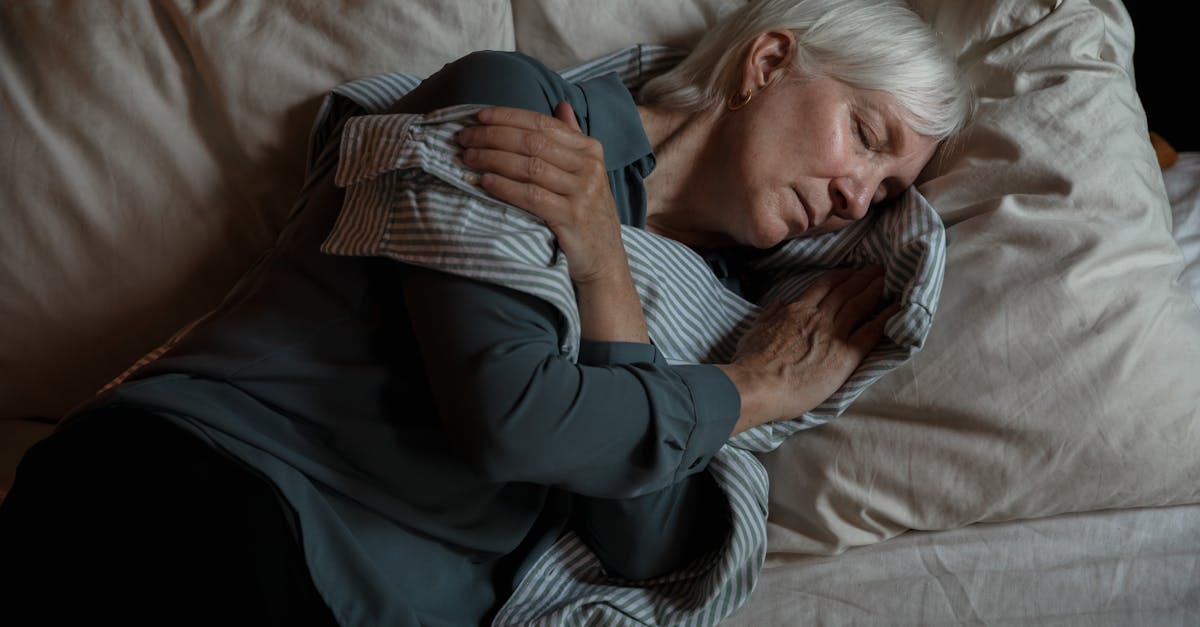 découvrez les différentes positions de sommeil et leur impact sur votre santé. apprenez à choisir la posture idéale pour un sommeil réparateur et un bien-être optimal.