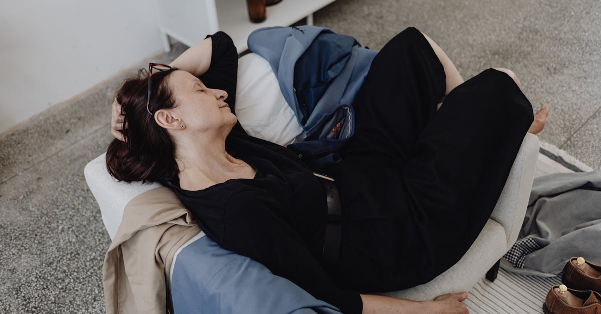 découvrez les meilleures positions de sommeil pour un repos réparateur. apprenez comment votre posture durant la nuit peut influencer votre santé et votre bien-être. explorez des conseils pratiques pour améliorer votre qualité de sommeil en choisissant la position idéale.