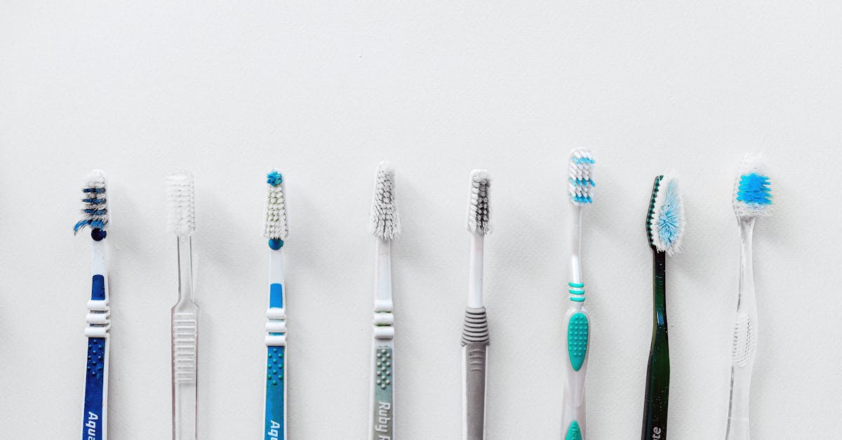 découvrez l'importance du brossage des dents pour une hygiène bucco-dentaire optimale. apprenez les meilleures techniques et conseils pour préserver votre sourire et maintenir des dents saines.