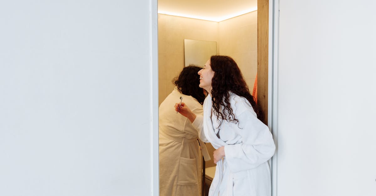 découvrez l'importance du brossage des dents pour une meilleure hygiène bucco-dentaire. apprenez des techniques efficaces, des conseils sur le choix de votre brosse à dents, et des informations sur les dentifrices pour garder un sourire éclatant et en bonne santé.
